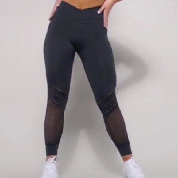 Shefit Seamless Black Leggings Size Small with Laundry Bag NWT - Picture 3 of 14